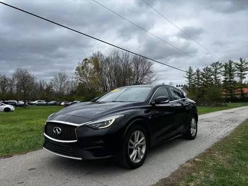 2017 Infiniti QX30 Luxury FWD photo