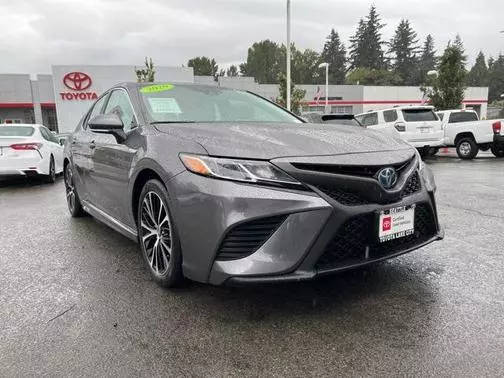 2020 Toyota Camry Hybrid SE FWD photo