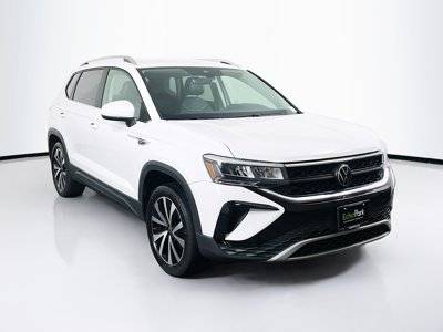 2023 Volkswagen Taos SE AWD photo