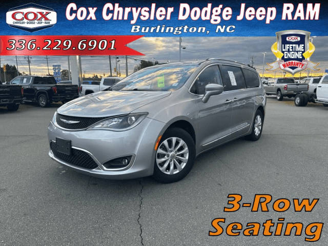 2019 Chrysler Pacifica Minivan Touring L FWD photo