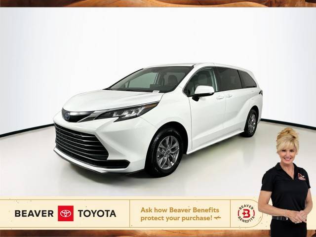 2022 Toyota Sienna LE FWD photo