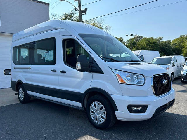 2022 Ford Transit Passenger Wagon XL RWD photo