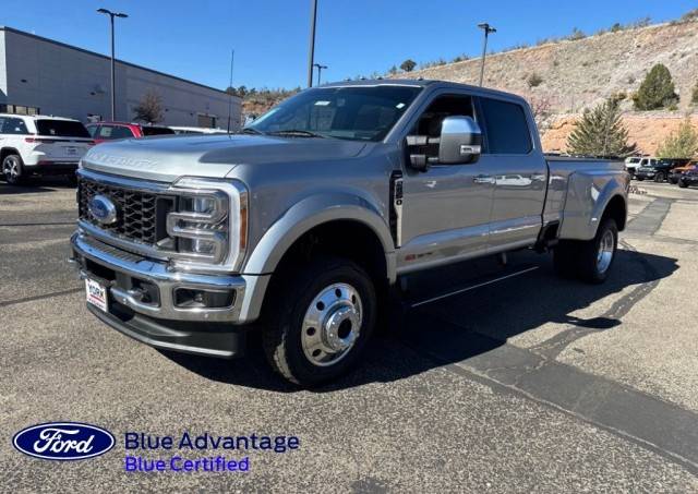 2023 Ford F-450 Super Duty LARIAT 4WD photo