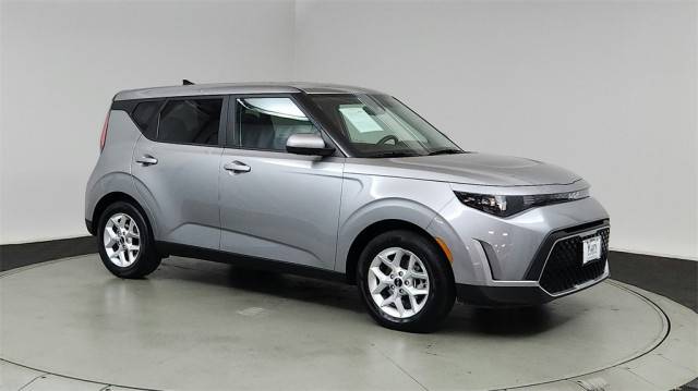 2023 Kia Soul LX FWD photo