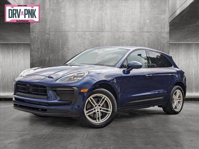 2023 Porsche Macan  AWD photo