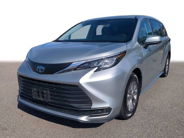 2023 Toyota Sienna LE FWD photo