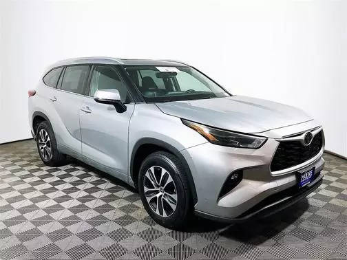 2022 Toyota Highlander XLE FWD photo