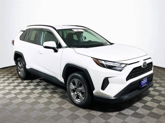 2022 Toyota RAV4 XLE FWD photo