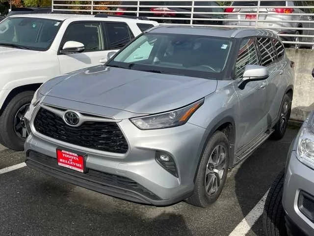 2022 Toyota Highlander XLE AWD photo