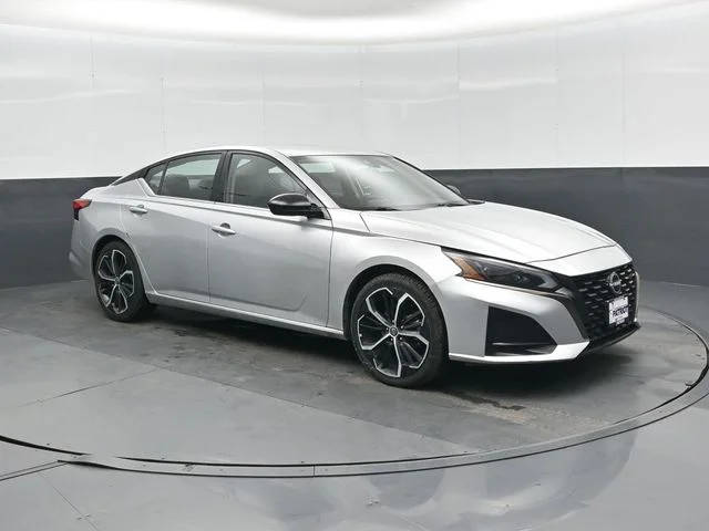2023 Nissan Altima 2.5 SR FWD photo