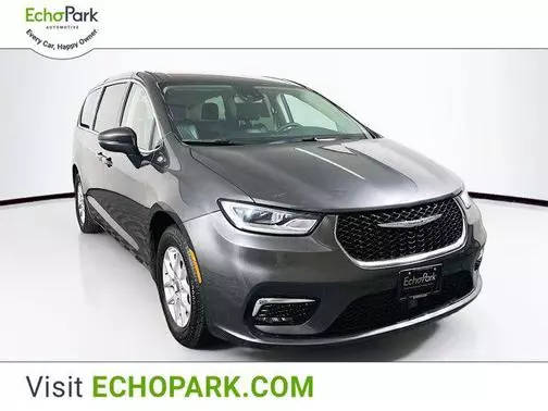 2023 Chrysler Pacifica Minivan Touring L FWD photo