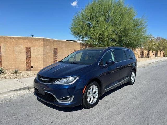 2017 Chrysler Pacifica Minivan Touring-L FWD photo