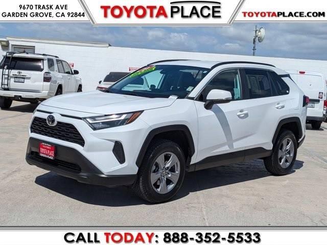 2022 Toyota RAV4 XLE FWD photo