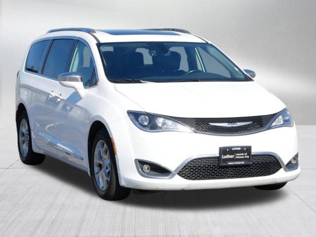 2020 Chrysler Pacifica Minivan Limited FWD photo