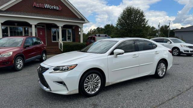 2016 Lexus ES  FWD photo