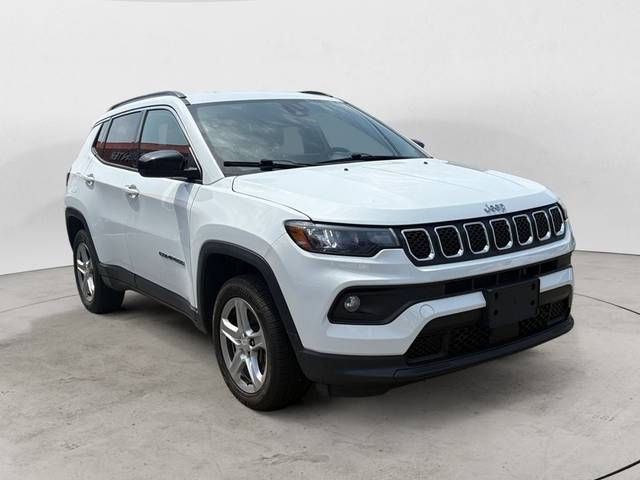 2023 Jeep Compass Latitude 4WD photo
