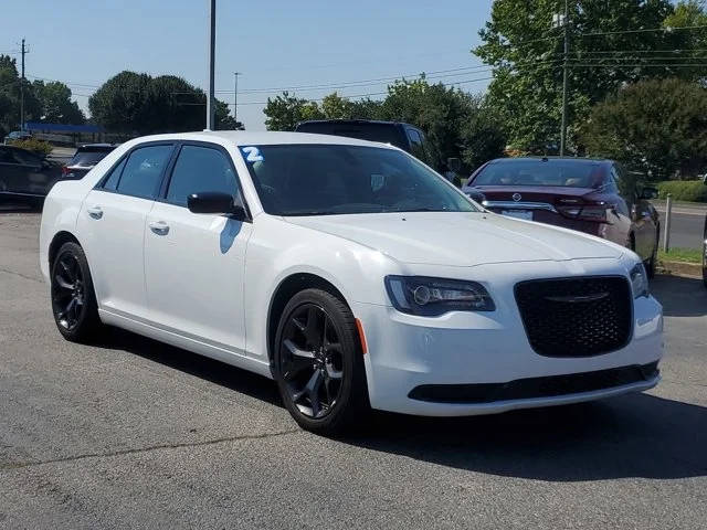 2022 Chrysler 300 Touring RWD photo