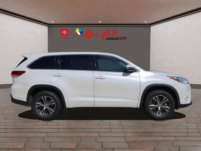 2018 Toyota Highlander LE FWD photo