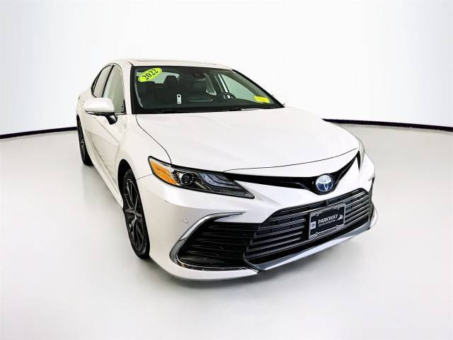 2022 Toyota Camry Hybrid XLE FWD photo