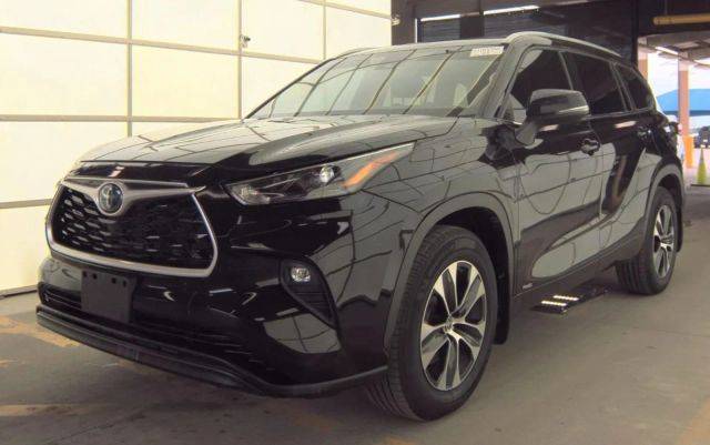 2022 Toyota Highlander Hybrid XLE AWD photo