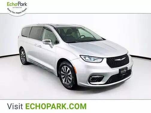 2022 Chrysler Pacifica Minivan Hybrid Limited FWD photo