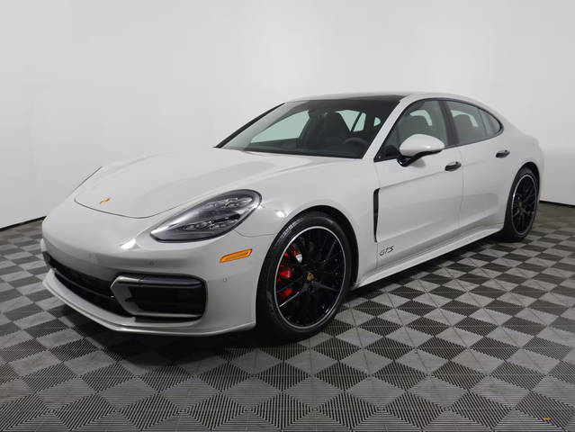 2022 Porsche Panamera GTS AWD photo