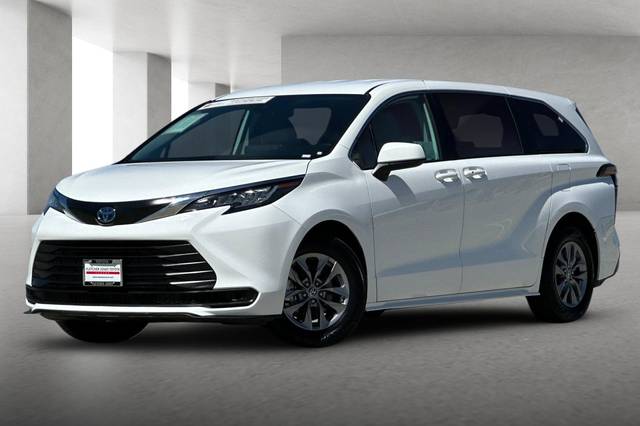 2023 Toyota Sienna LE AWD photo