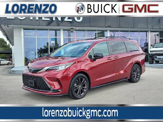 2022 Toyota Sienna XSE FWD photo