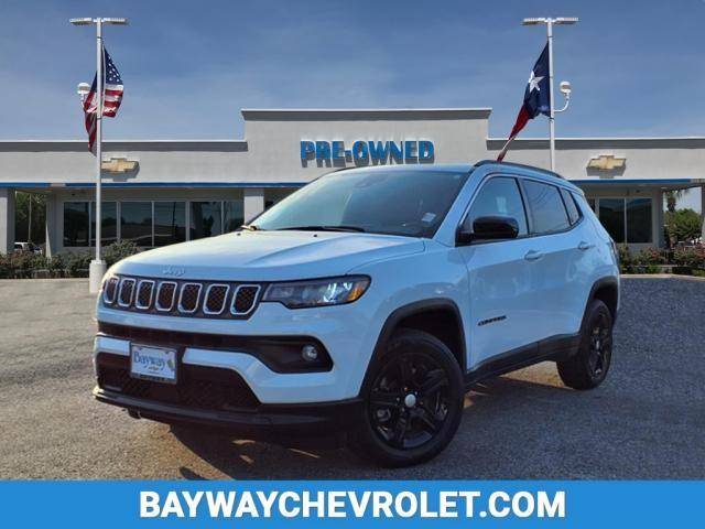 2023 Jeep Compass Latitude 4WD photo