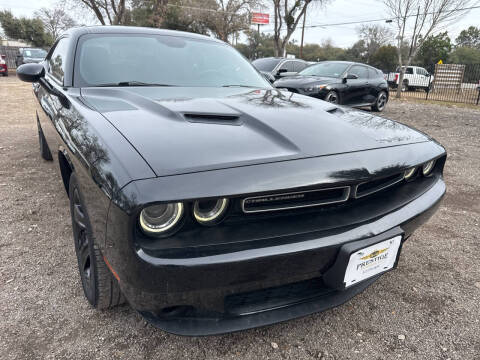 2021 Dodge Challenger SXT RWD photo