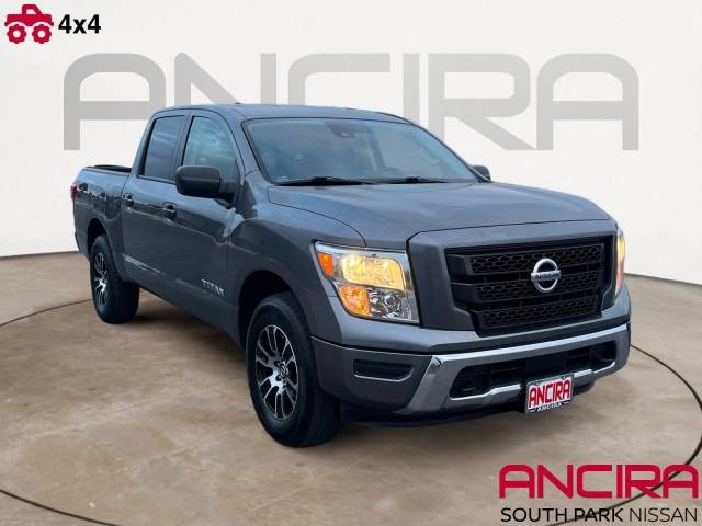 2022 Nissan Titan SV 4WD photo