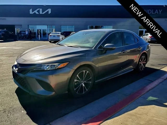 2019 Toyota Camry SE FWD photo