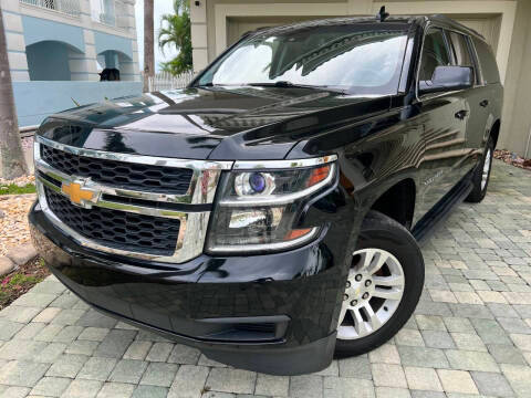 2017 Chevrolet Suburban LT 4WD photo