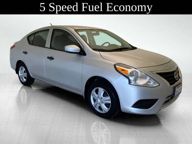 2016 Nissan Versa S FWD photo