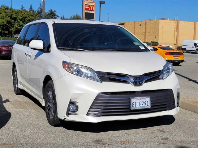 2020 Toyota Sienna XLE Premium FWD photo