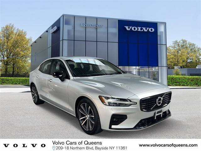 2022 Volvo S60 Momentum FWD photo