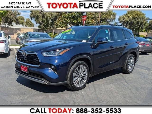 2022 Toyota Highlander Platinum FWD photo