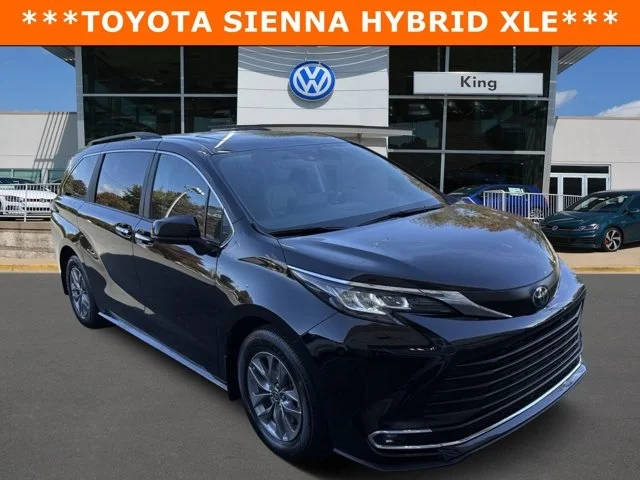 2023 Toyota Sienna XLE AWD photo