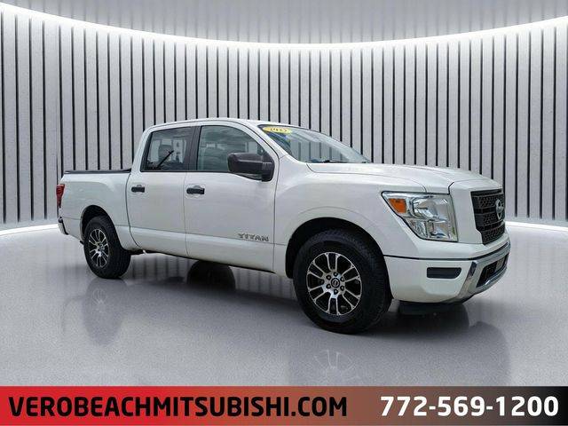2022 Nissan Titan SV RWD photo