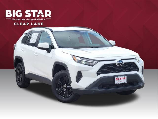 2022 Toyota RAV4 XLE FWD photo