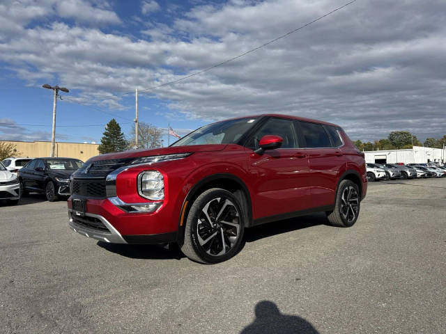 2023 Mitsubishi Outlander SE Special Edition 4WD photo