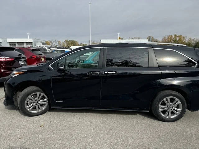 2021 Toyota Sienna Platinum AWD photo