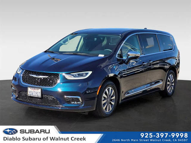 2022 Chrysler Pacifica Minivan Hybrid Limited FWD photo