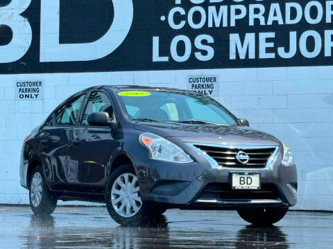 2015 Nissan Versa S FWD photo