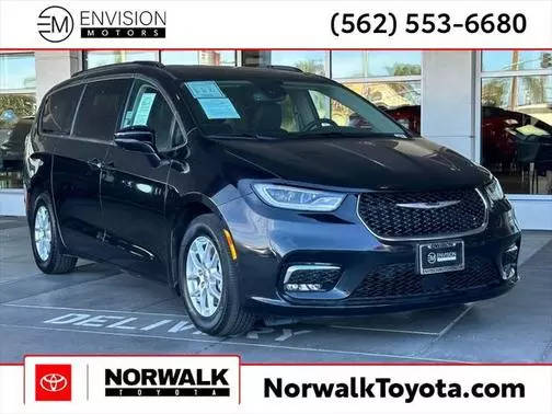 2022 Chrysler Pacifica Minivan Touring L FWD photo