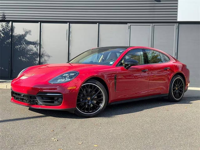 2023 Porsche Panamera  RWD photo