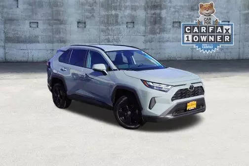 2022 Toyota RAV4 XLE AWD photo