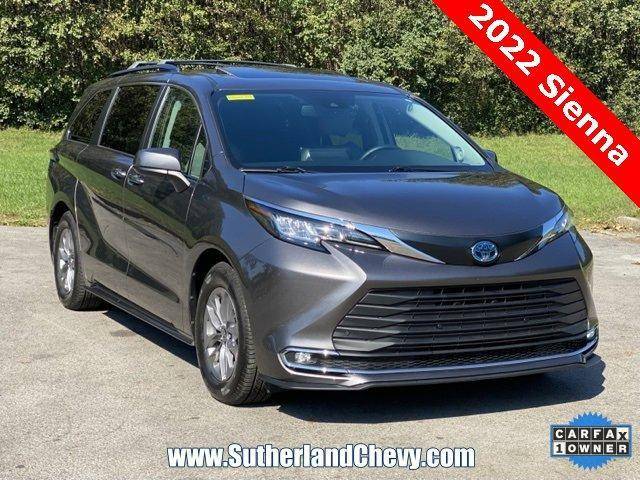 2022 Toyota Sienna XLE FWD photo