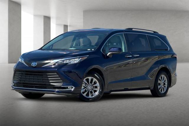 2023 Toyota Sienna XLE FWD photo