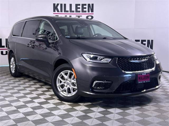 2023 Chrysler Pacifica Minivan Touring L FWD photo